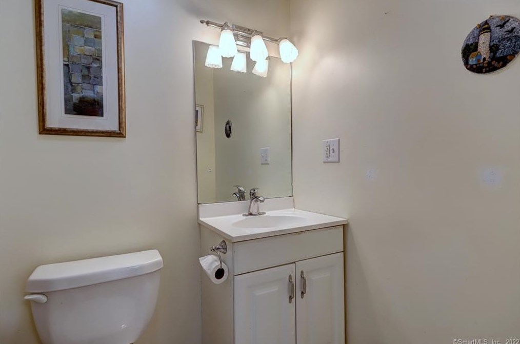 33 Newton St, New Haven CT 06512-1438 exterior