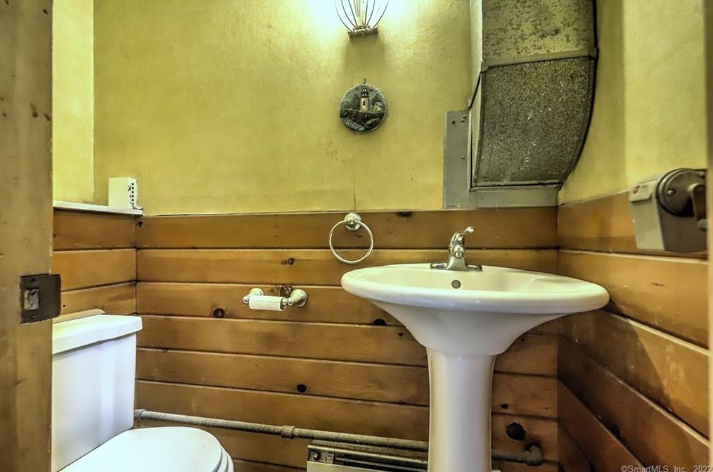 33 Newton St, New Haven CT 06512-1438 exterior