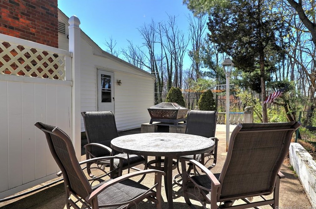 33 Newton St, New Haven CT 06512-1438 exterior