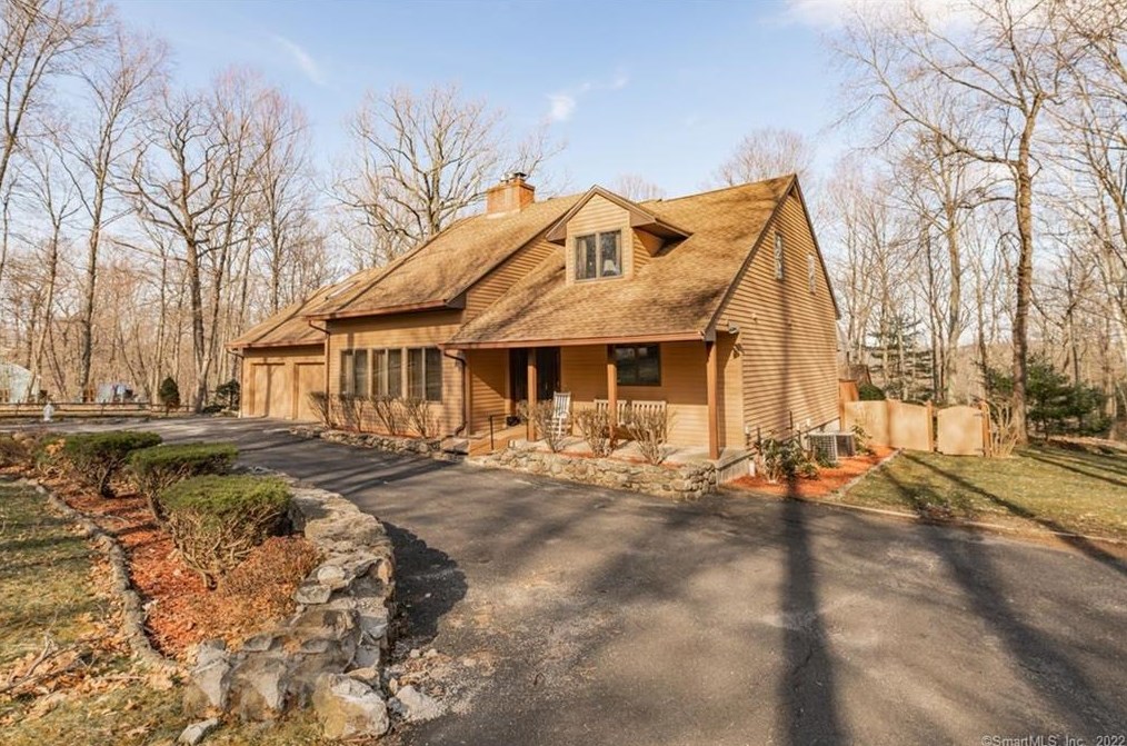 72 Deerwood Dr, Bethlehem, CT 06751