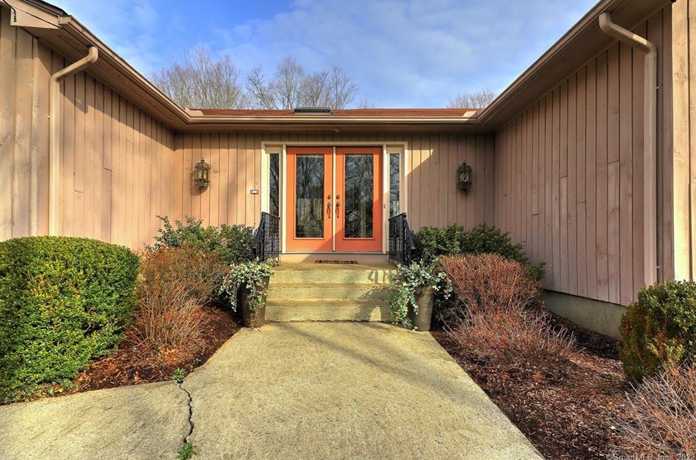 23 Inwood Rd, New Haven, CT 06525-2513