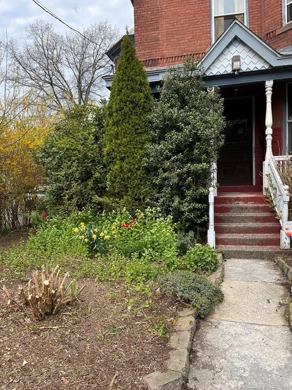 246 Collins St, Hartford CT 06105-1556 exterior