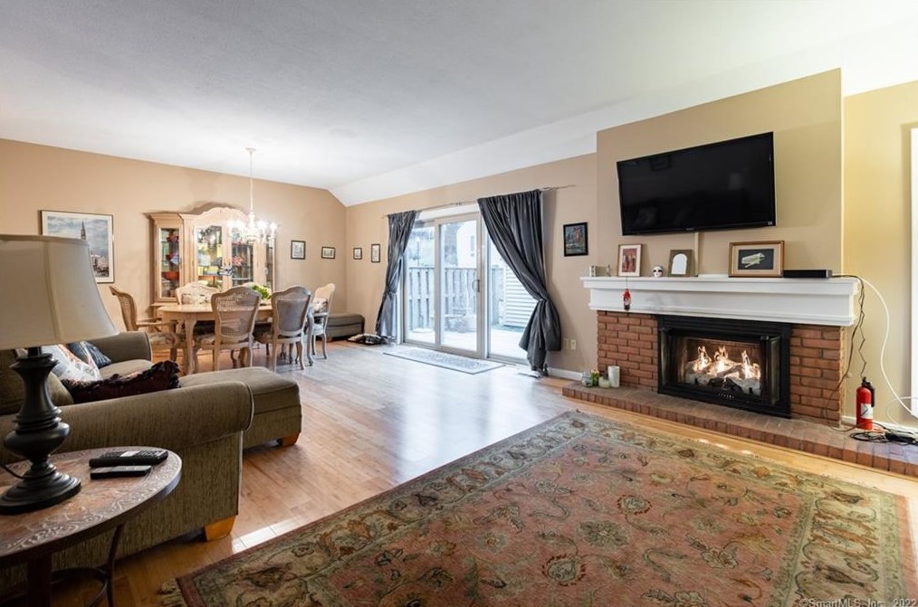 38 Carriage Dr, Simsbury CT  06070-2170 exterior