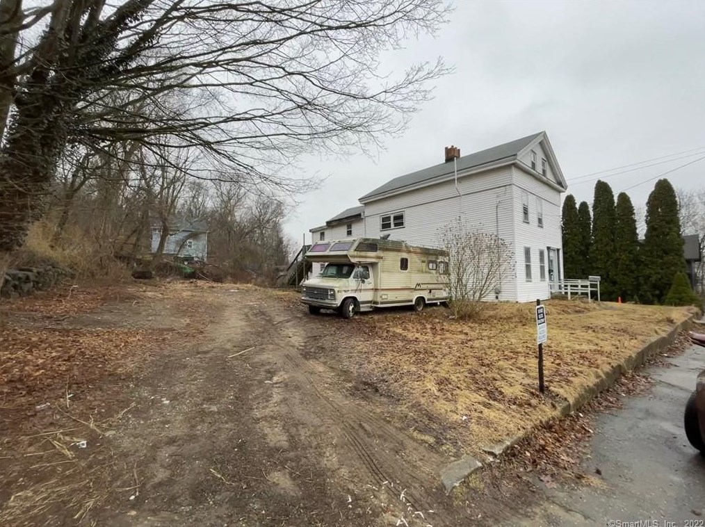 1 Tanner Ave, Norwich, CT 06360
