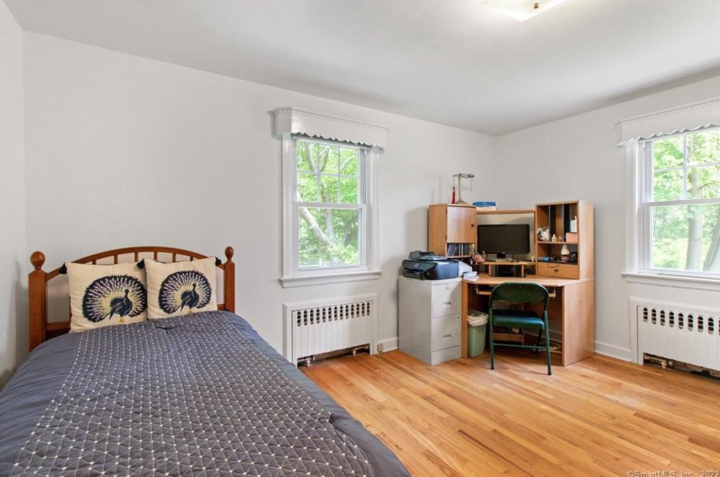 57 Lakeview Ave, New Haven CT 06516-1027 exterior