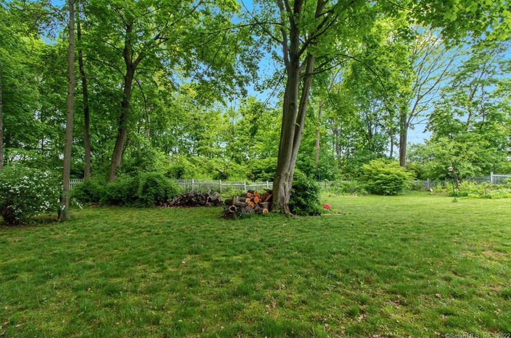 57 Lakeview Ave, New Haven CT 06516-1027 exterior