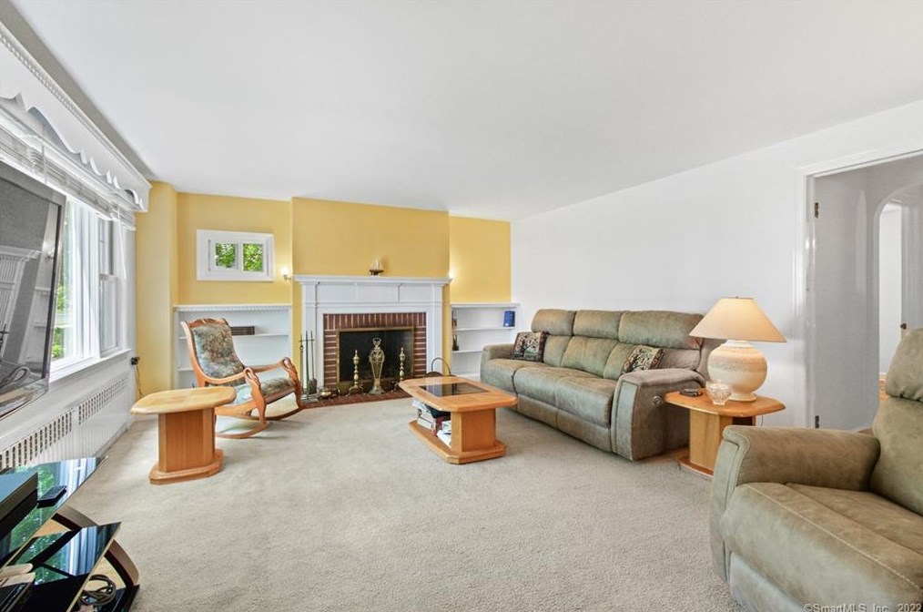 57 Lakeview Ave, New Haven CT 06516-1027 exterior