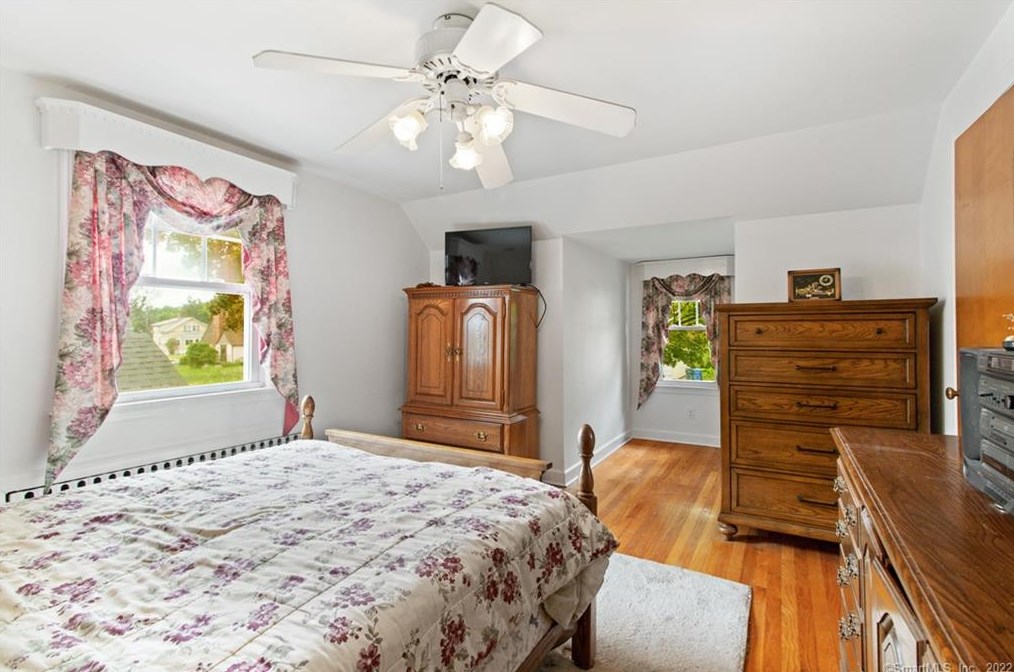 57 Lakeview Ave, New Haven CT 06516-1027 exterior