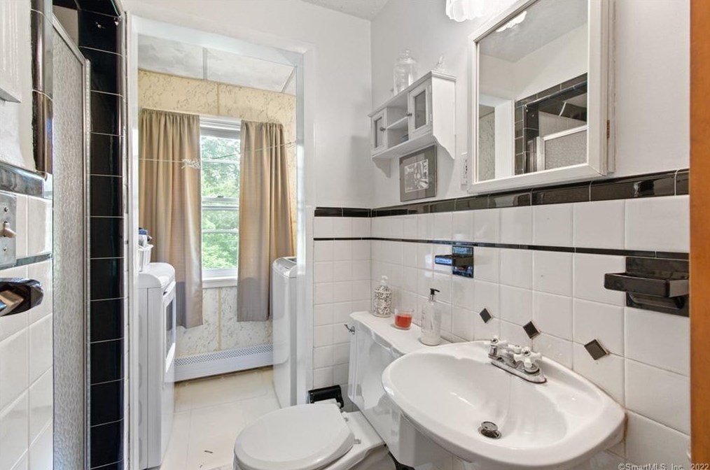 57 Lakeview Ave, New Haven CT 06516-1027 exterior