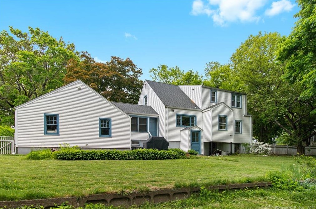 57 Lakeview Ave, New Haven CT 06516-1027 exterior