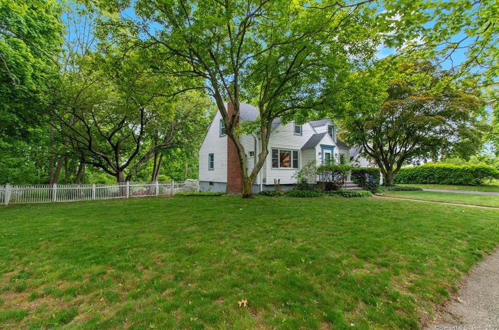 57 Lakeview Ave, New Haven CT  06516-1028 exterior