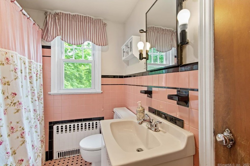 57 Lakeview Ave, New Haven CT 06516-1027 exterior