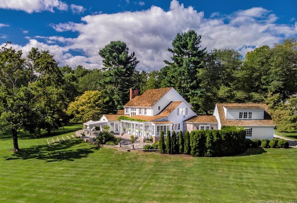 41 Cherry Ln, Fairfield, CT 06824-2004