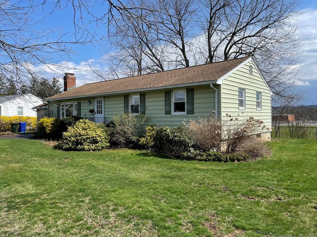 76 Old Farm Dr, Hartford, CT 06111-1815