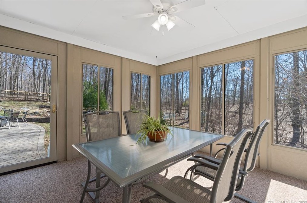 129 Peck Hl Rd, New Haven CT 06525-1009 exterior