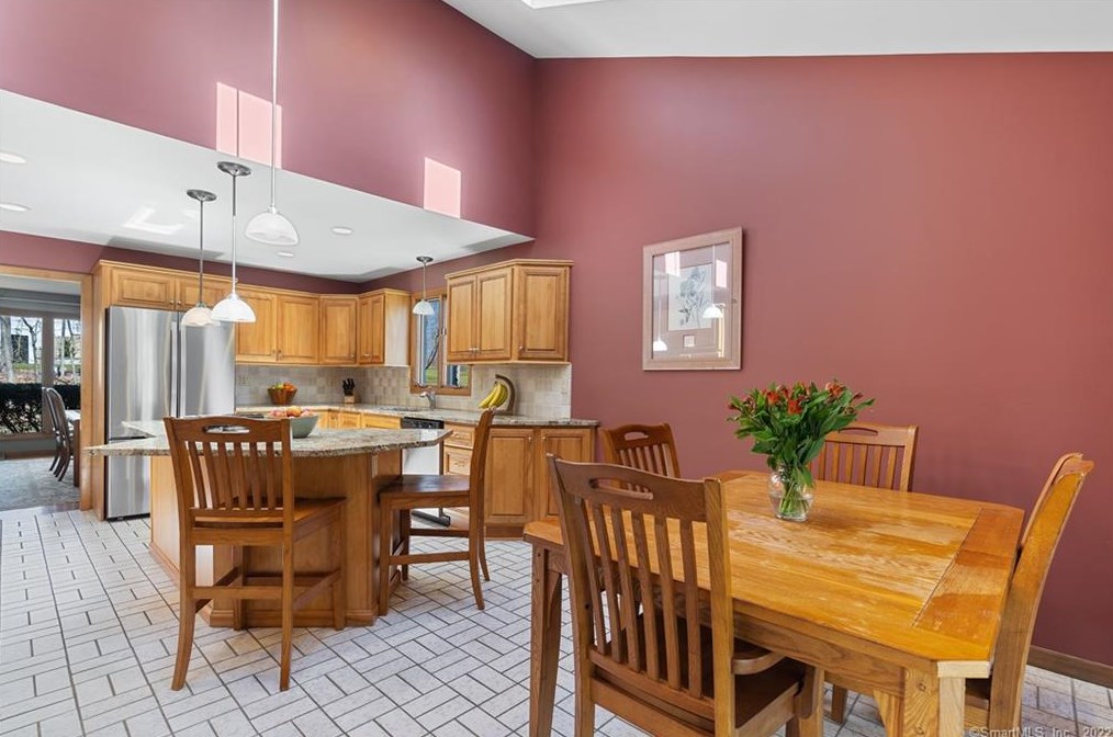 129 Peck Hl Rd, New Haven CT 06525-1009 exterior