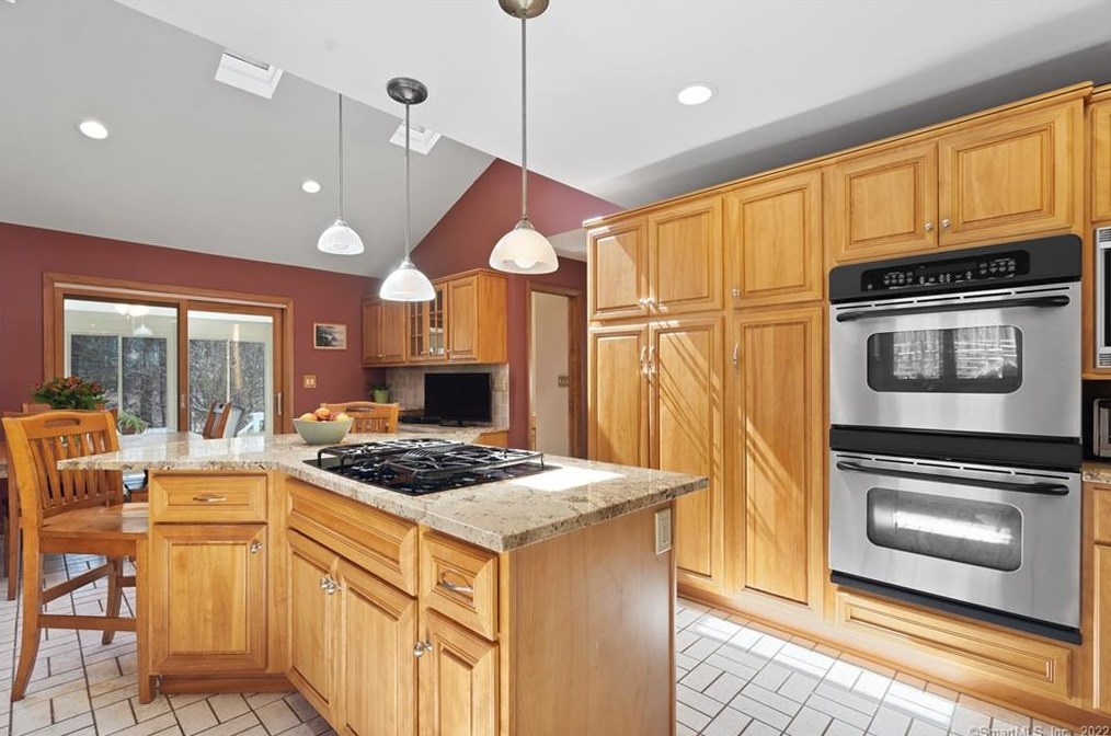 129 Peck Hl Rd, New Haven CT 06525-1009 exterior