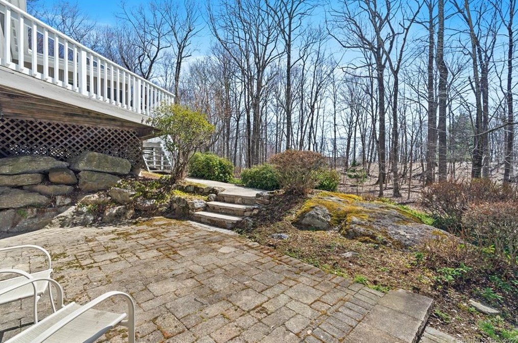 129 Peck Hl Rd, New Haven CT 06525-1009 exterior