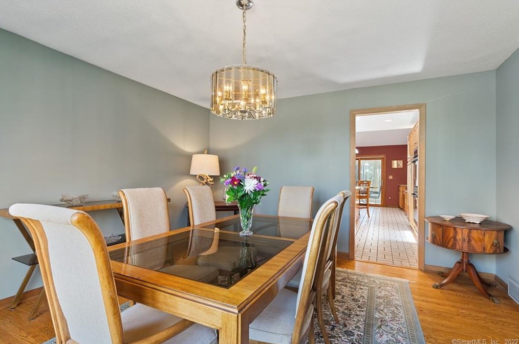 129 Peck Hl Rd, New Haven CT 06525-1009 exterior