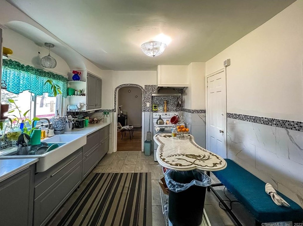 91 Everett St, Stratford, CT 06615