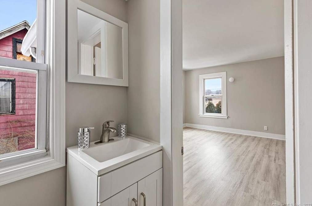 42 Tolland St, Hartford CT  06108-3437 exterior