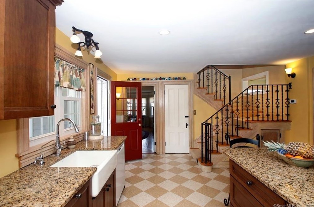 808 Br Rd, Suffield CT 06078-2321 exterior