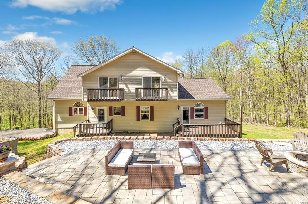 51 Humiston Dr, New Haven, CT 06524 exterior