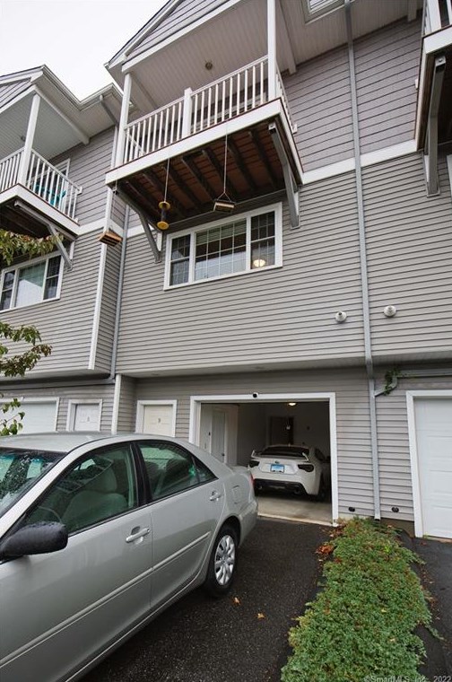 330 Crystal Ave #10, United States Coast Guard Ac, CT 06320