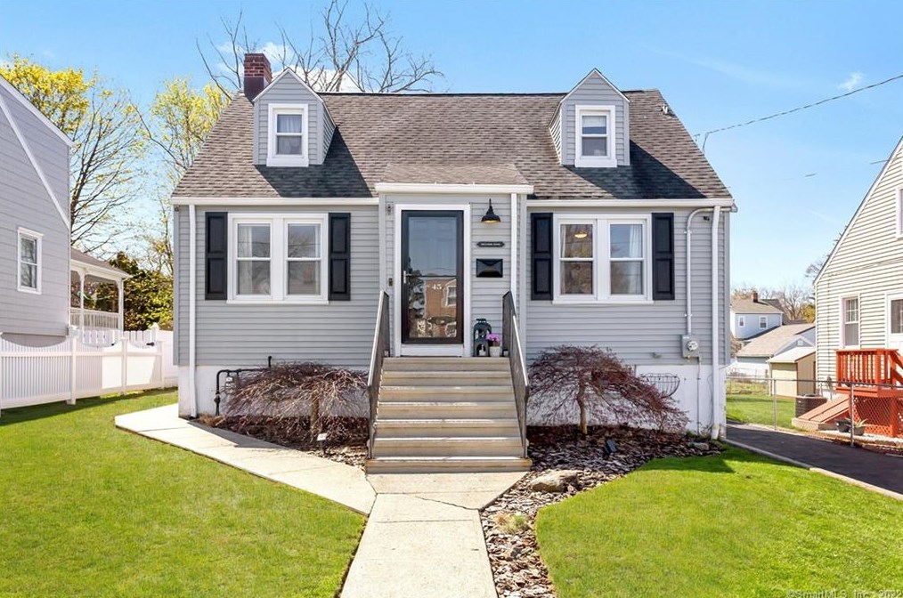 45 Fairlea Ave, Stratford, CT 06614-3934