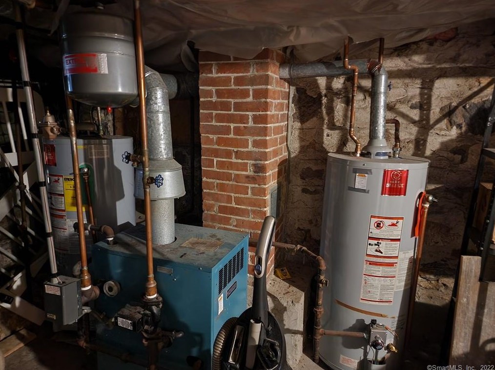 7 Margerie St, Danbury CT  06811-4644 exterior