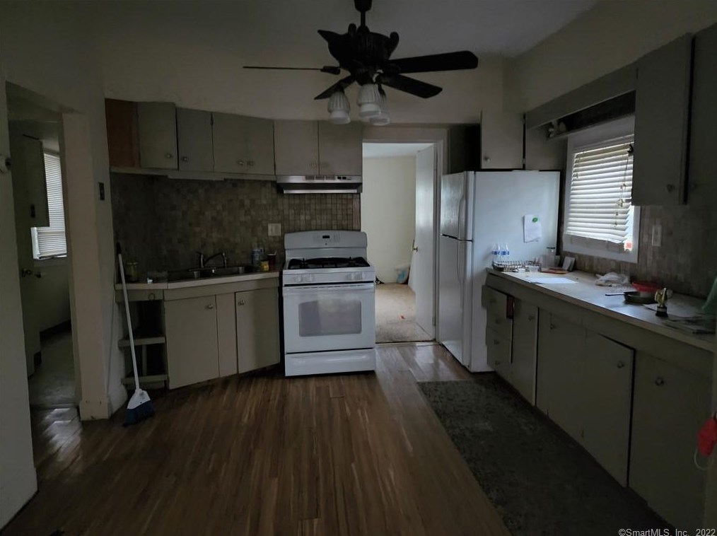 7 Margerie St, Danbury CT  06811-4644 exterior