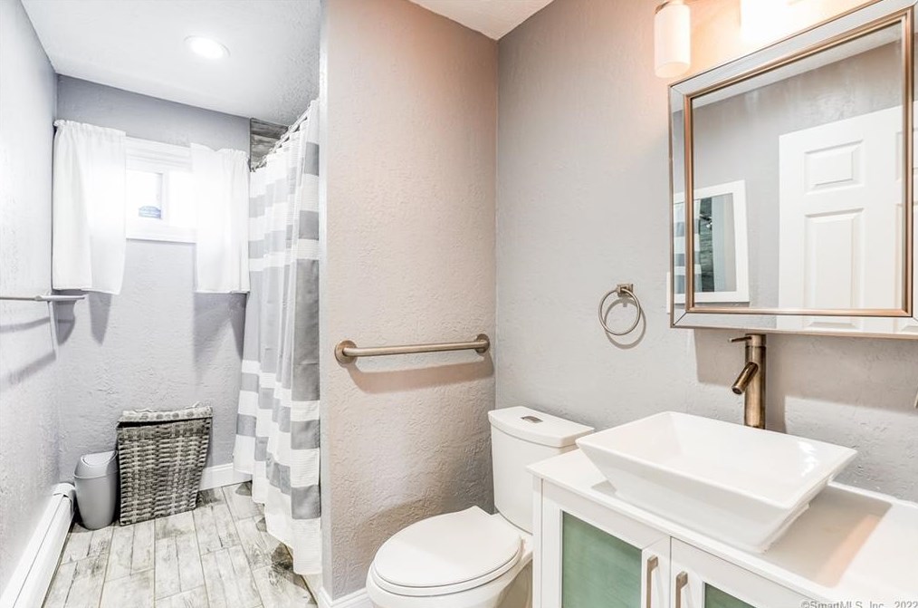 71 Karen Ct #b, Bridgeport, CT 06606