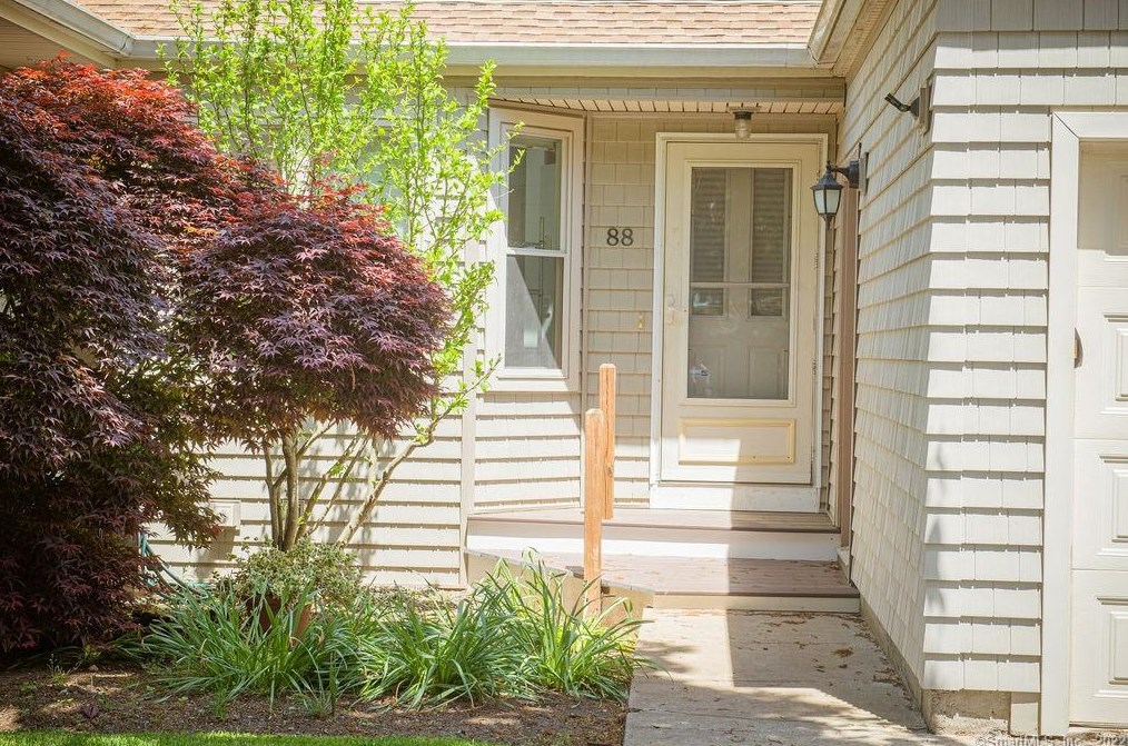 88 Quarry Dock Rd, Branford CT  06405-4657 exterior
