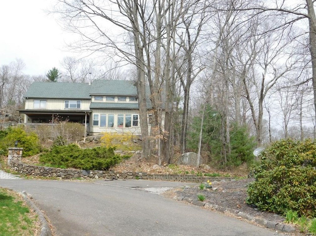 27 Vidich Ln, Union City, CT 06770 exterior