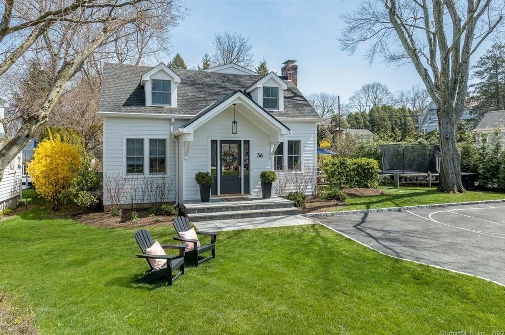 36 Lockwood Dr, Old Greenwich, CT 06870-1923