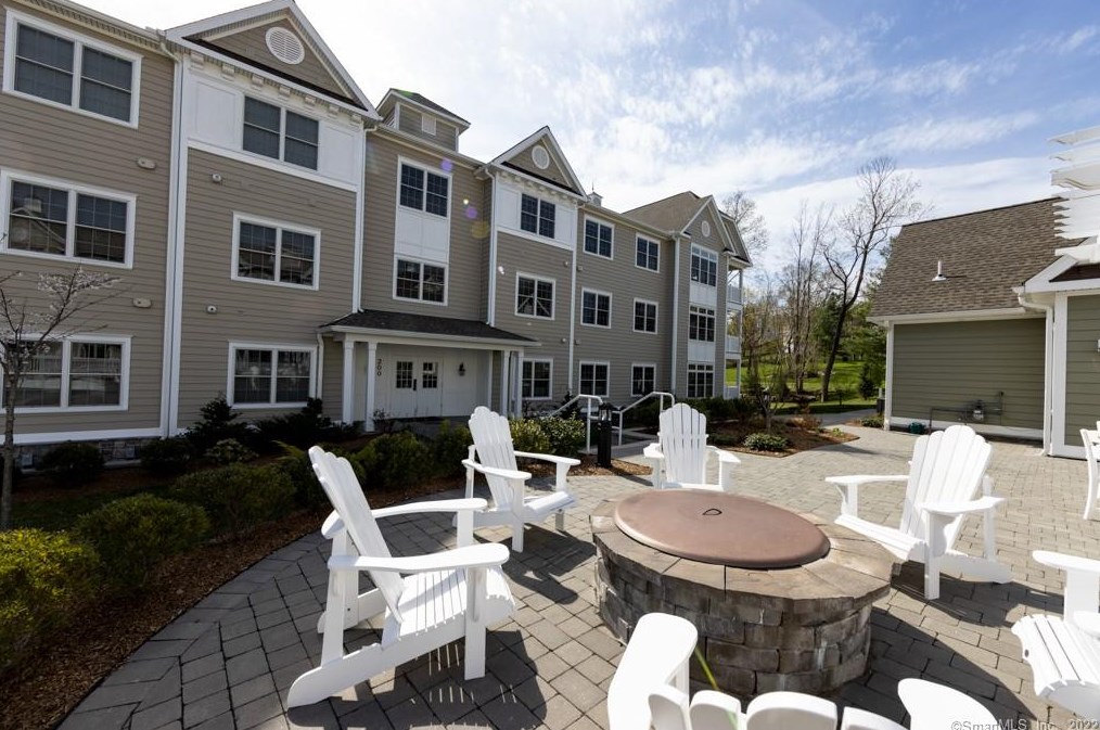77 Sunset Ln #212, Ridgefield, CT 06877