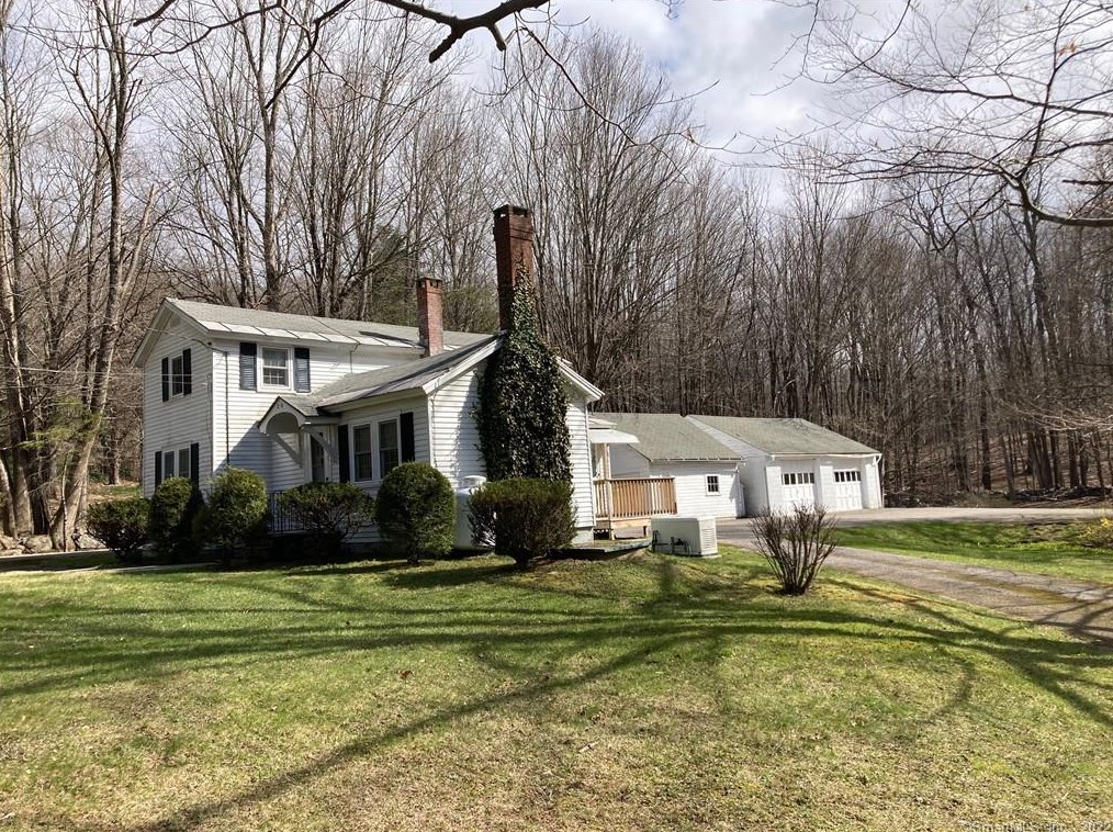 230 Coe St, Winsted, CT 06098-1040