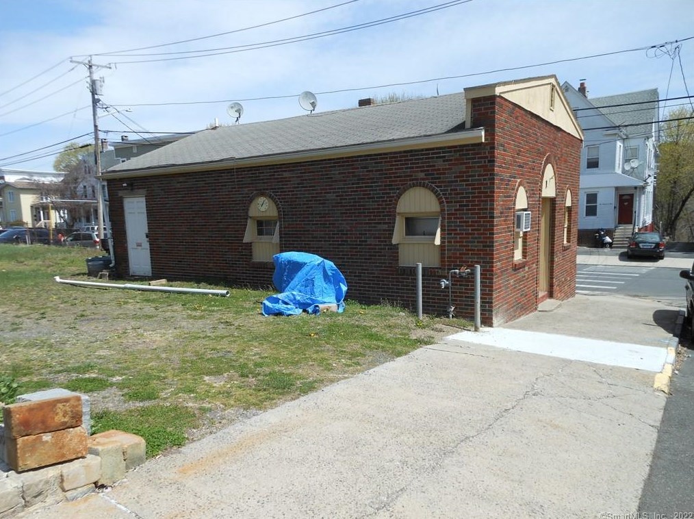 1 5th St, Derby, CT 06418