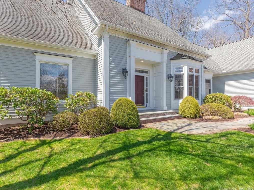 33 Quail Rdg, Avon, CT 06001 exterior