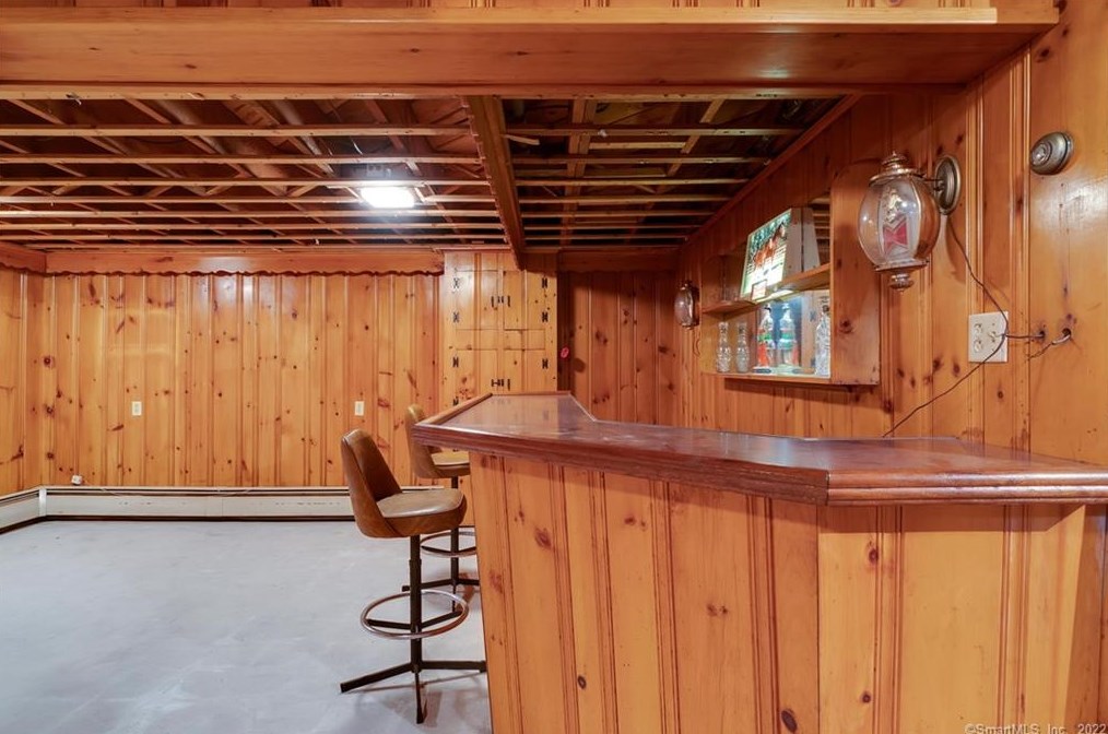 102 Crst St, Hartford CT 06109-2604 exterior