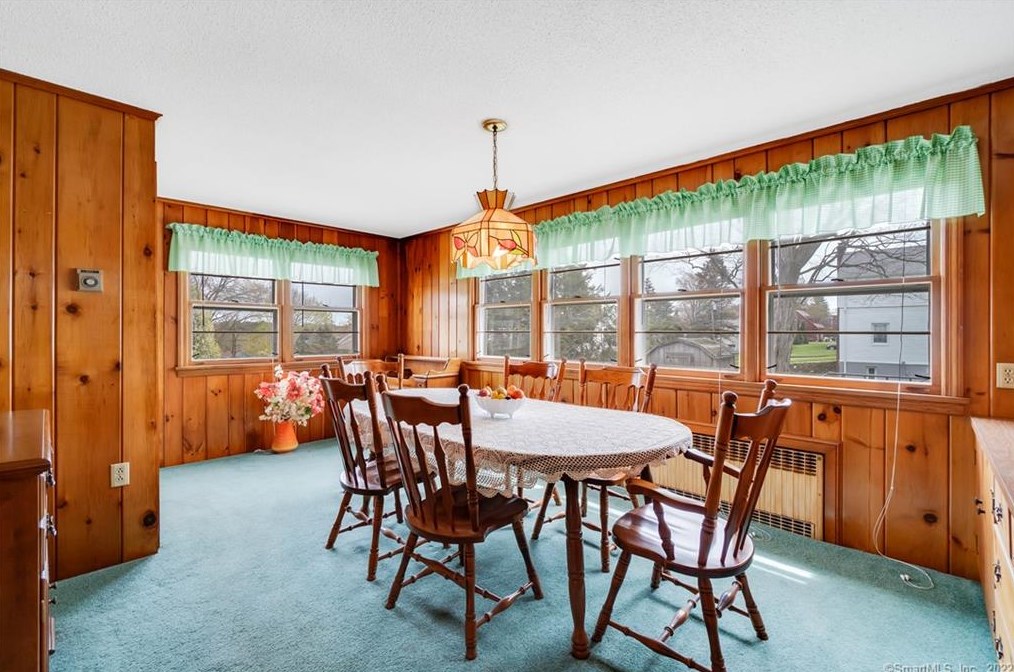 102 Crst St, Hartford CT 06109-2604 exterior