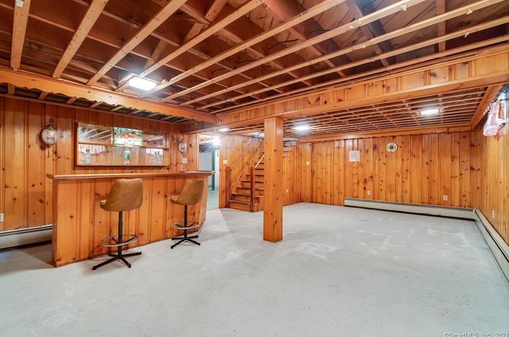 102 Crst St, Hartford CT 06109-2604 exterior