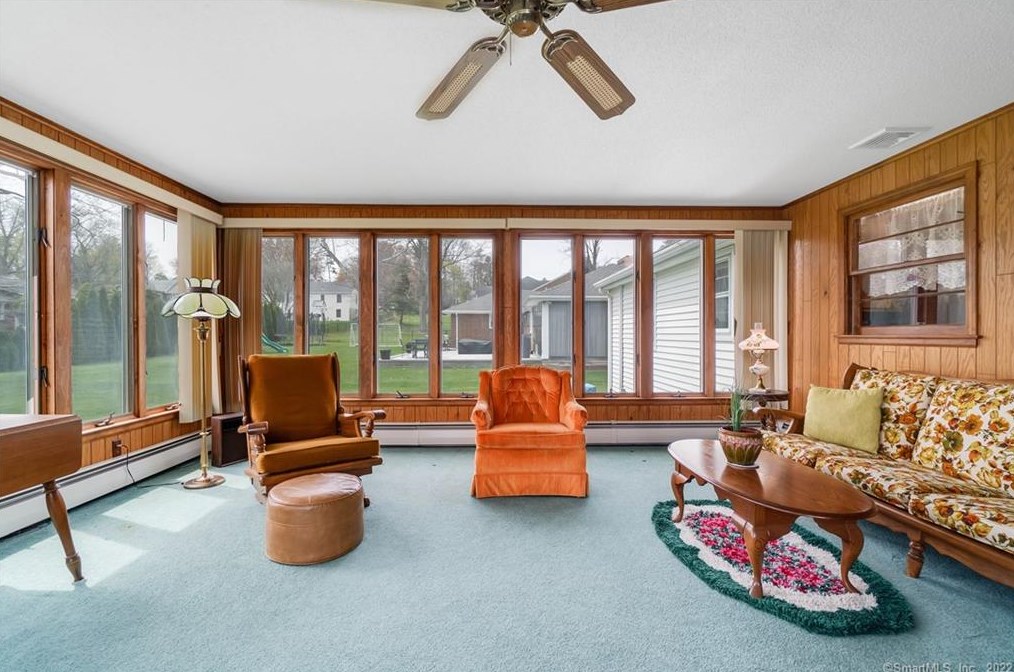 102 Crst St, Hartford CT 06109-2604 exterior