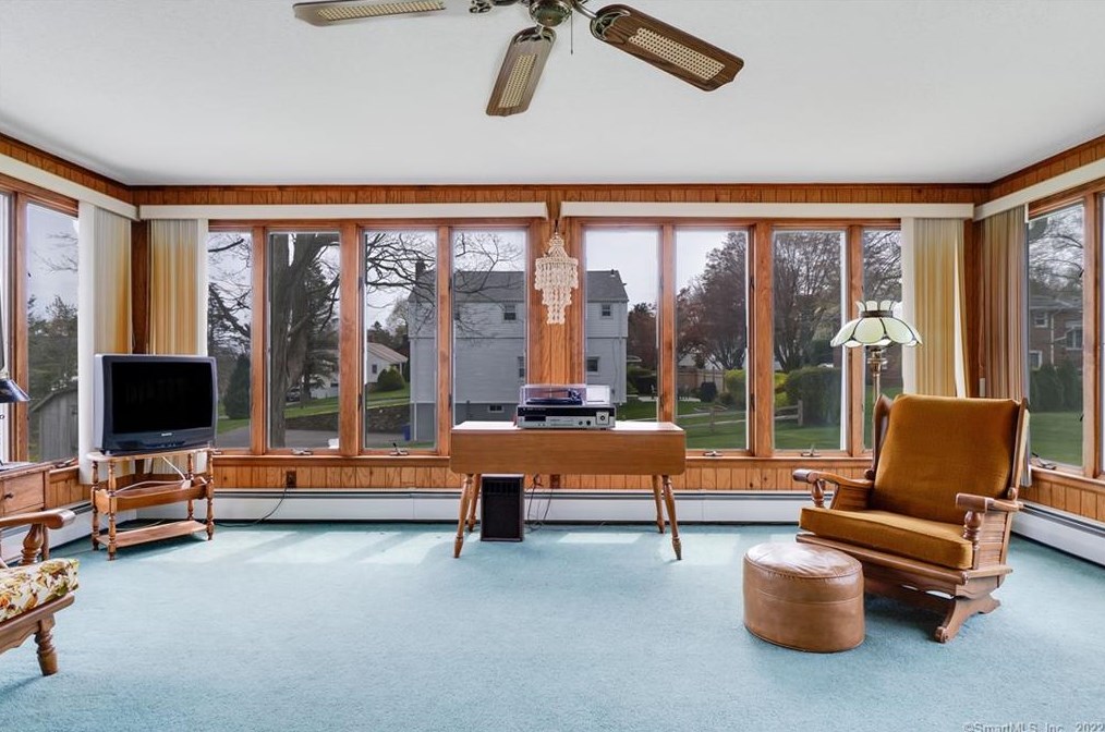 102 Crst St, Hartford CT 06109-2604 exterior