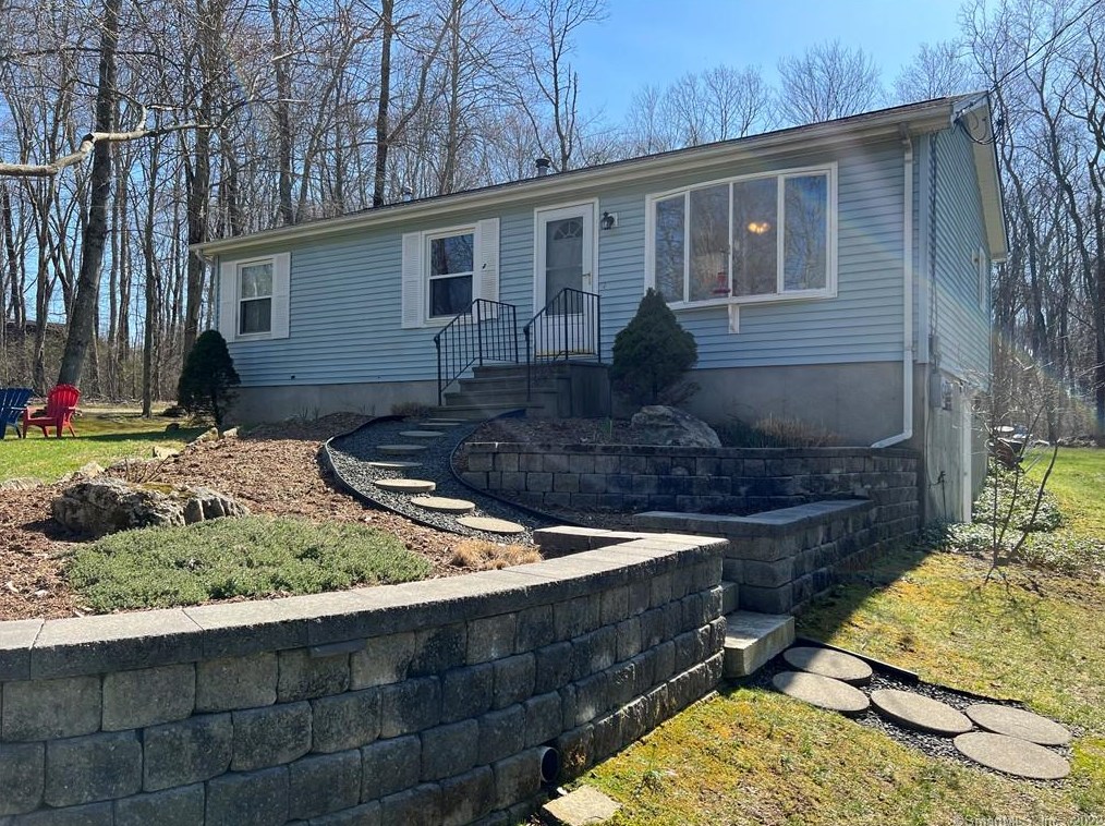 76 West St, Andover, CT 06232