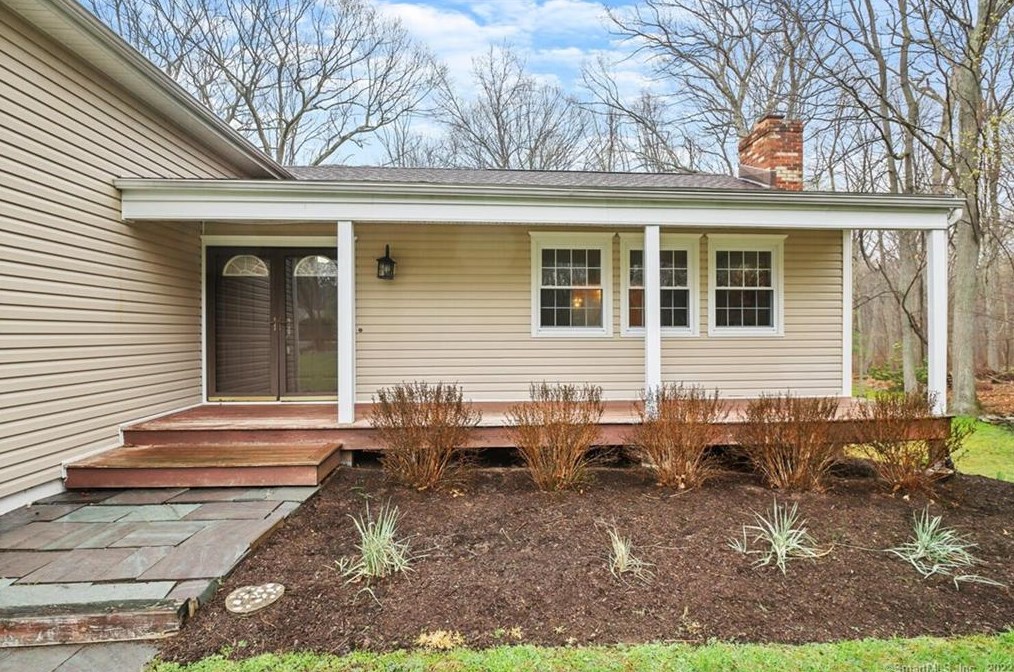 120 Roosevelt Forest Dr, Stratford, CT 06614-1119