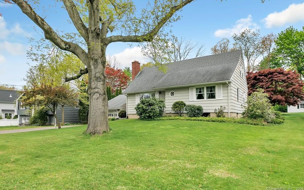 68 Windsor Rd, Fairfield, CT 06824 exterior