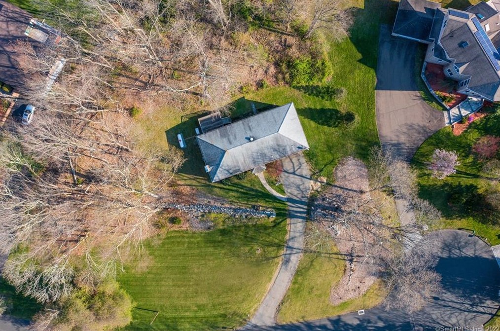 16 Sturbridge Ln, New-Haven, CT 06525 exterior
