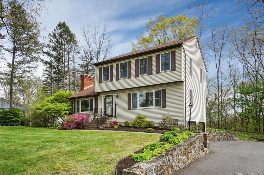 53 Oak Dr, Watertown, CT 06795-3114