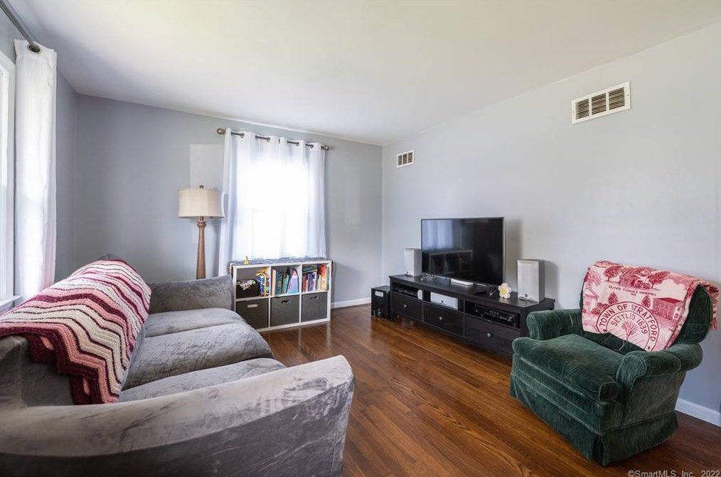 41 Cardinal Pl, Stratford CT 06614-3703 exterior